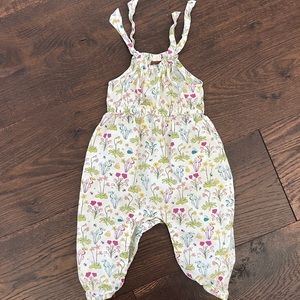 Tea Collection romper with tie shoulders and snap enclosure. Size 9-12 mos.